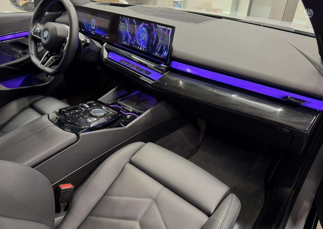 BMW i5, 81 кВт·ч, Седан