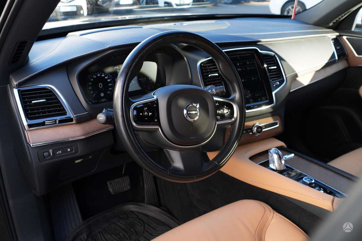 Volvo XC90 - 11