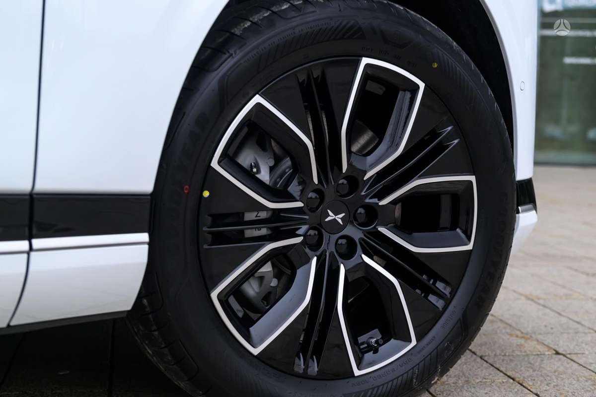 Xpeng G9 - 8