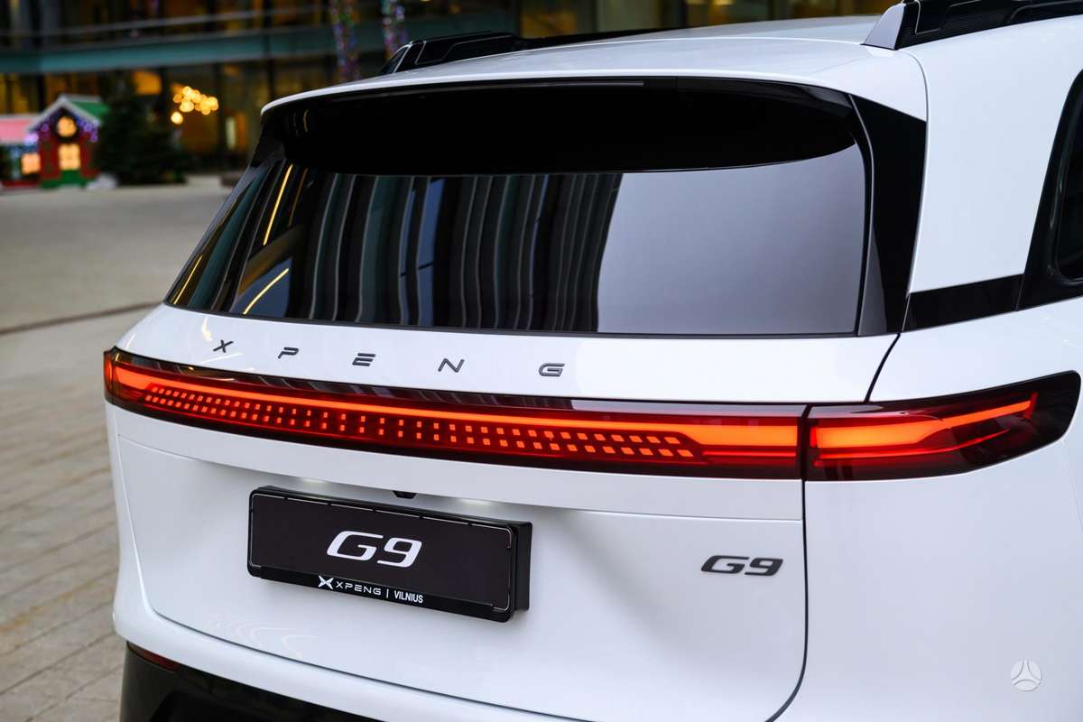Xpeng G9 - 10