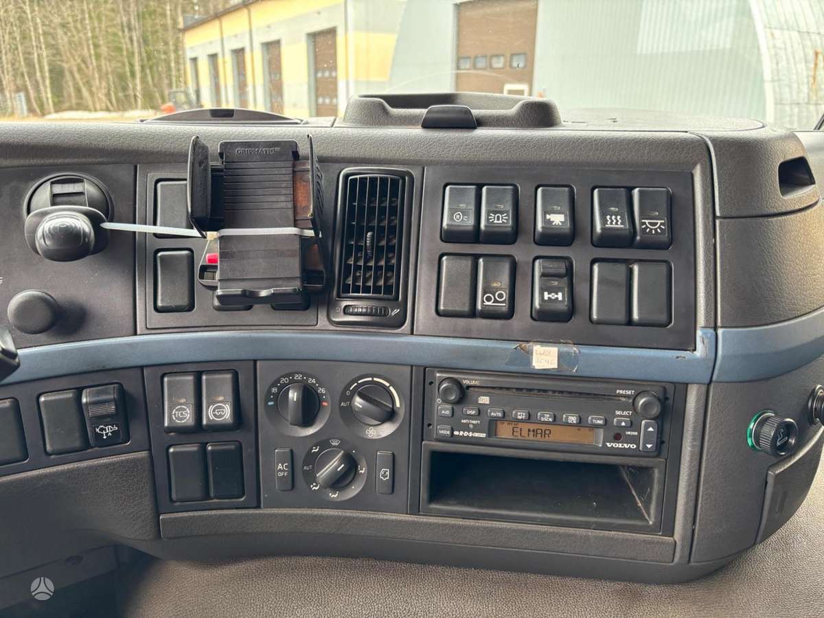 Volvo FM 400, su kranu