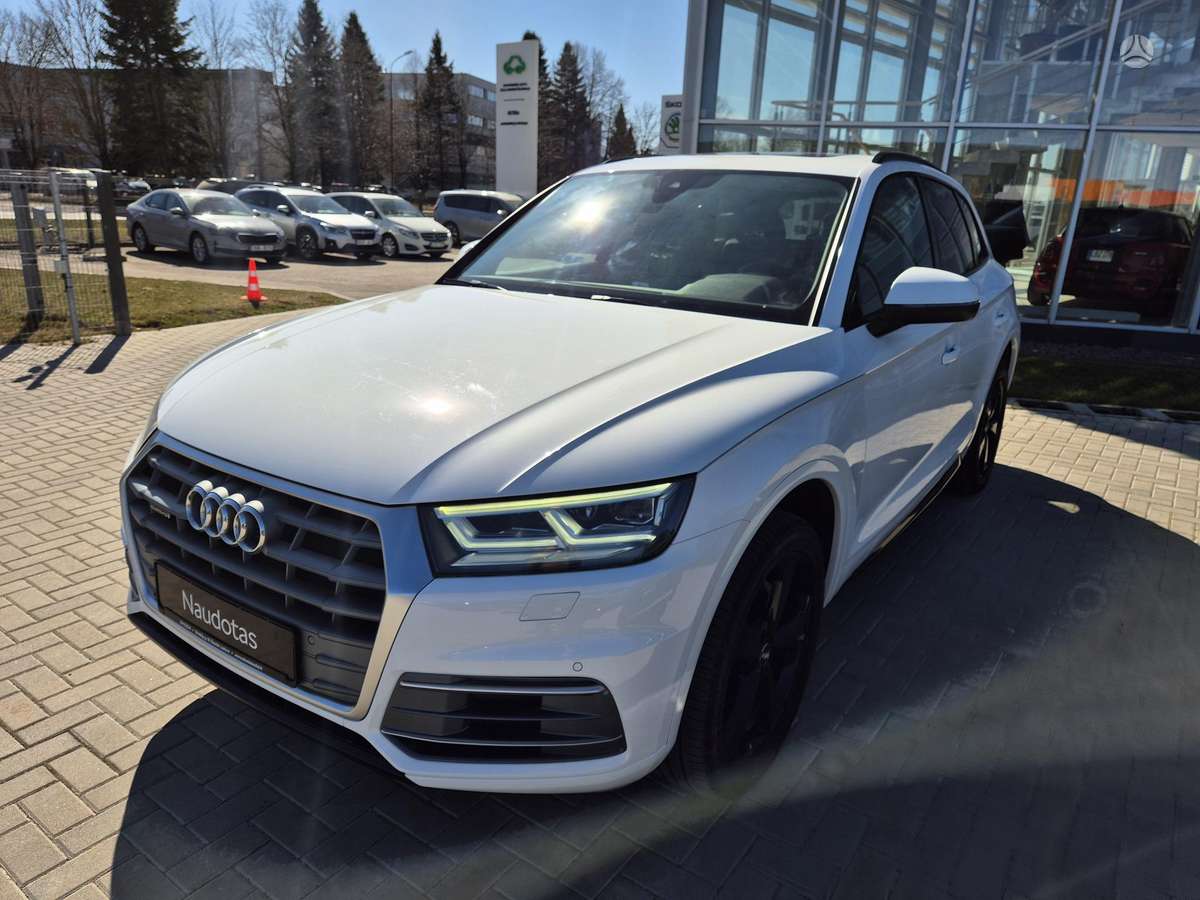 Audi Q5, 2.0 l., off-road / crossover