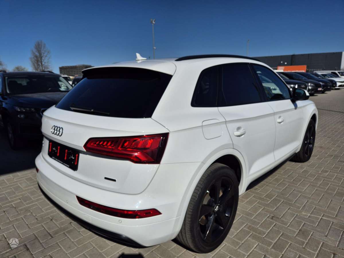 Audi Q5, 2.0 l., off-road / crossover