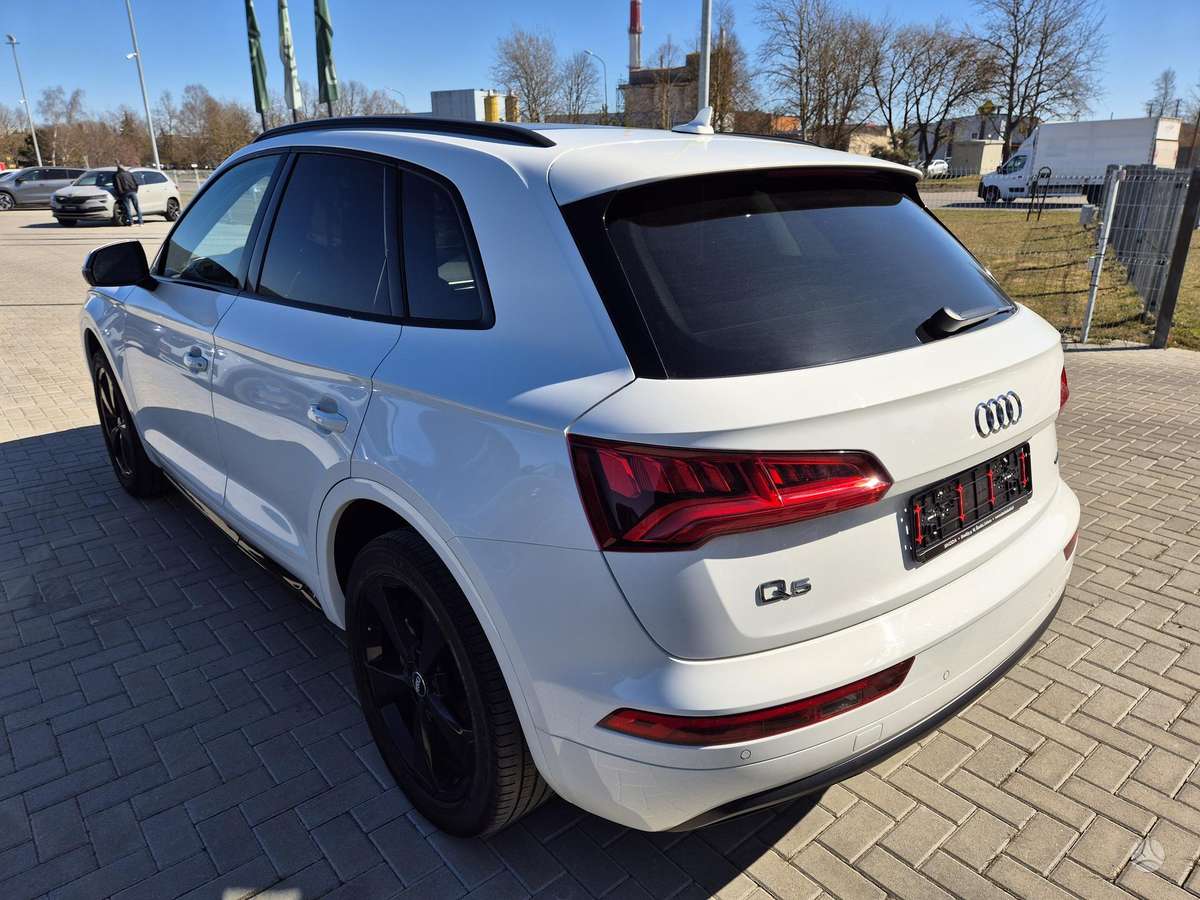 Audi Q5, 2.0 l., off-road / crossover