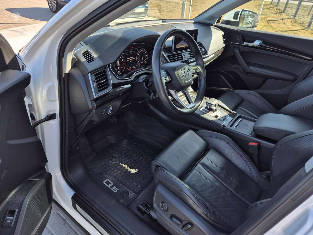 Audi Q5, 2.0 l., off-road / crossover
