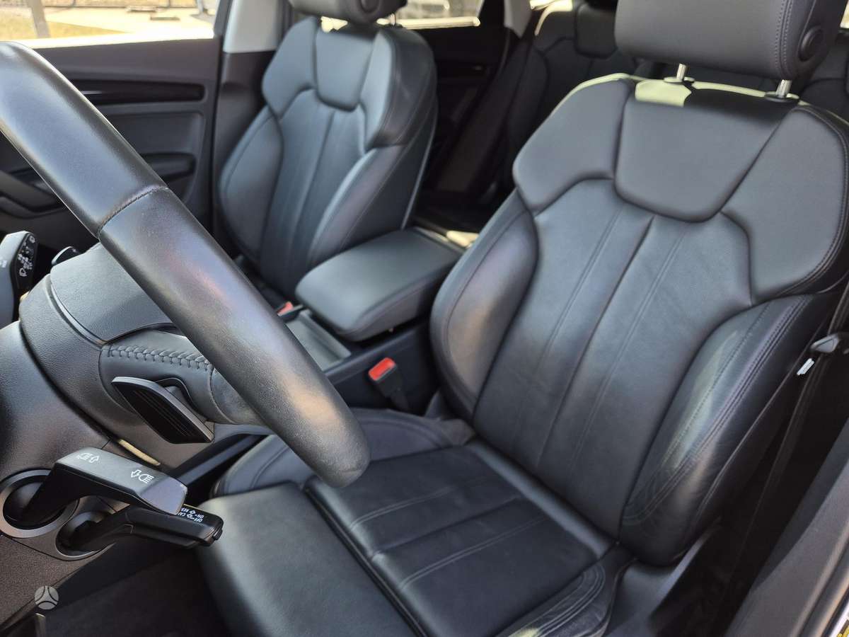 Audi Q5, 2.0 l., off-road / crossover