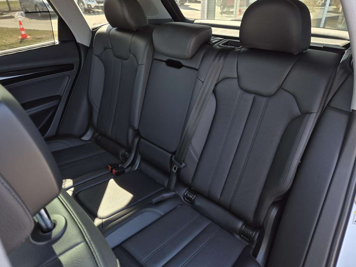 Audi Q5, 2.0 l., off-road / crossover