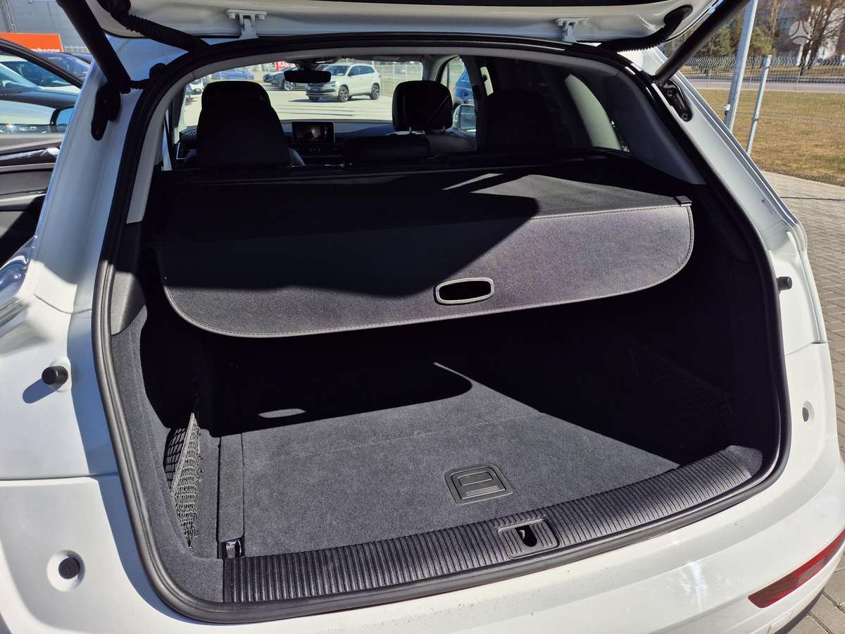 Audi Q5, 2.0 l., off-road / crossover