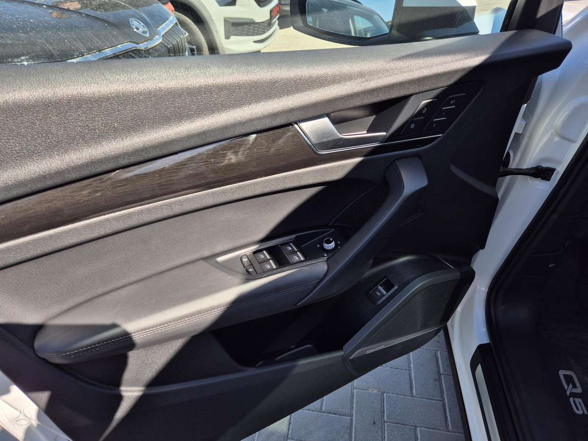 Audi Q5, 2.0 l., off-road / crossover