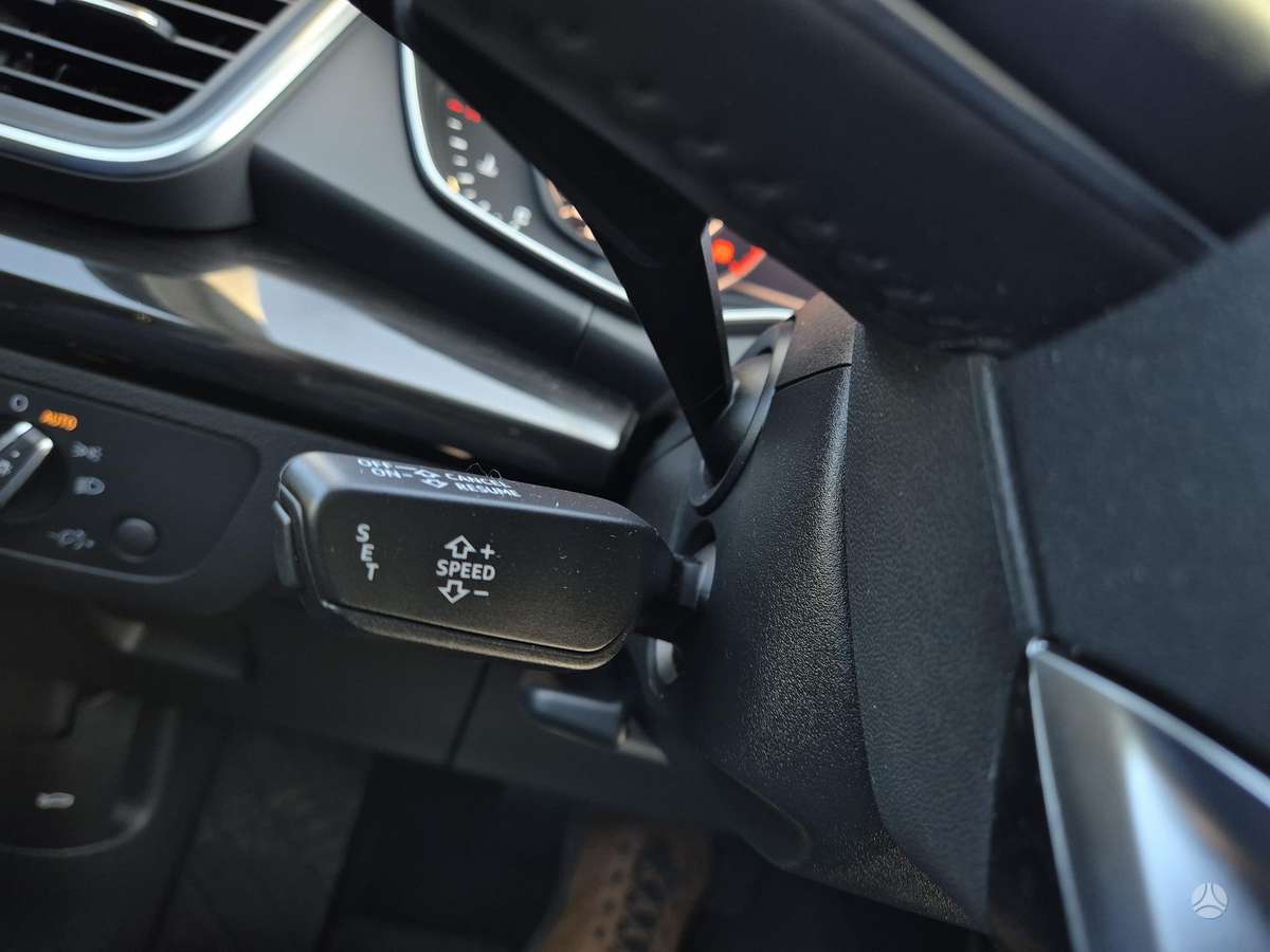 Audi Q5, 2.0 l., off-road / crossover