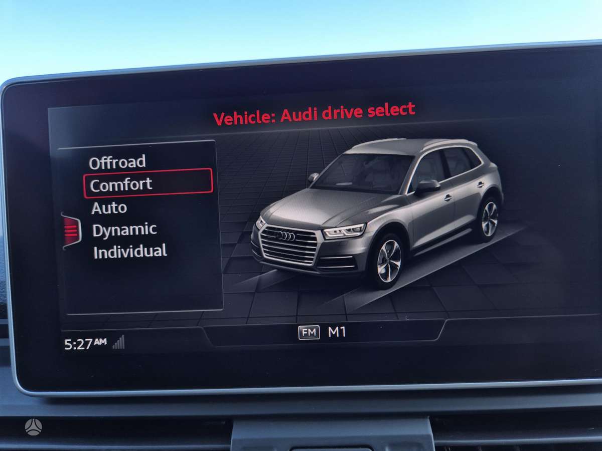 Audi Q5, 2.0 l., off-road / crossover