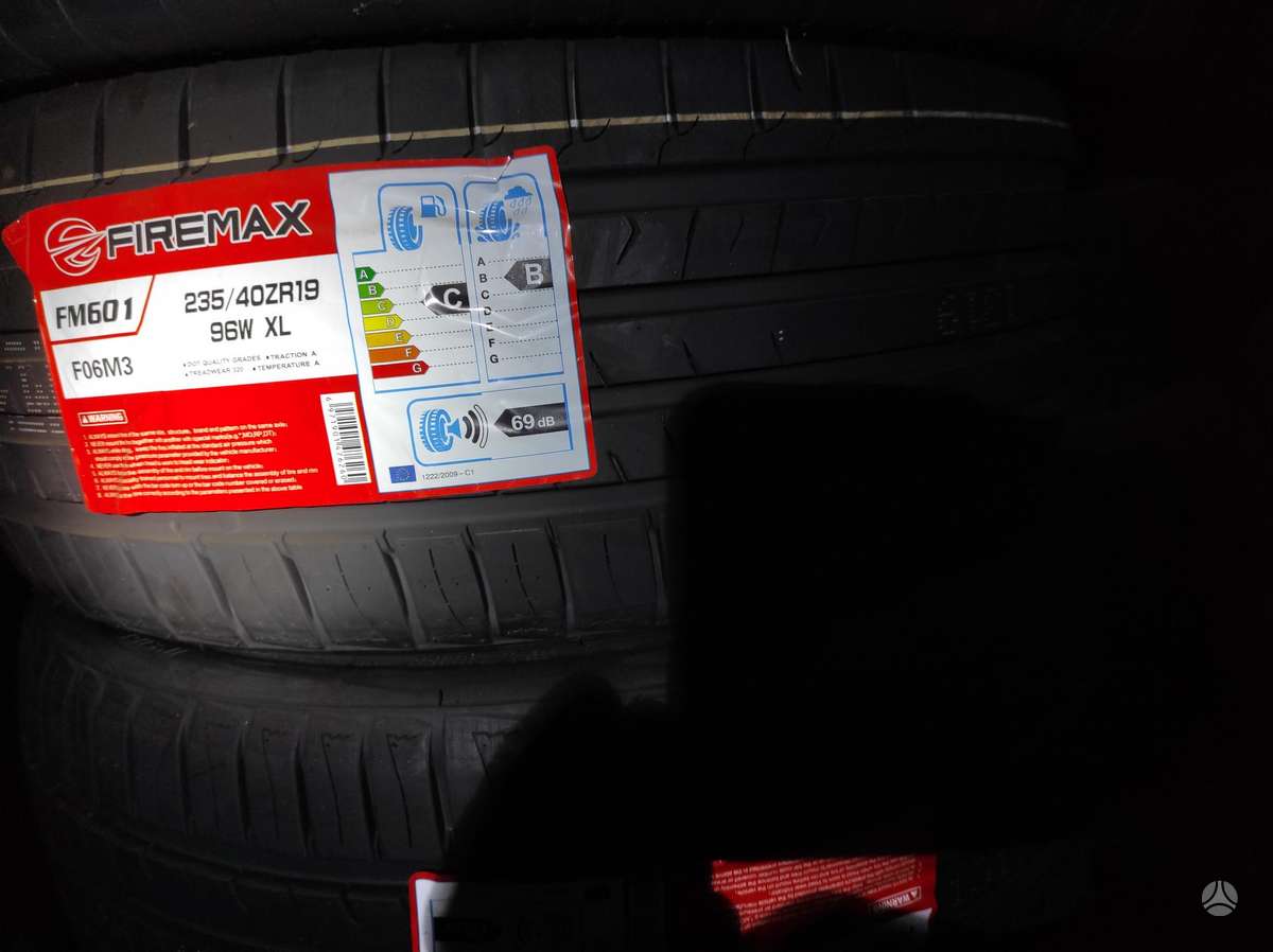Continental, летние 235/40 R19