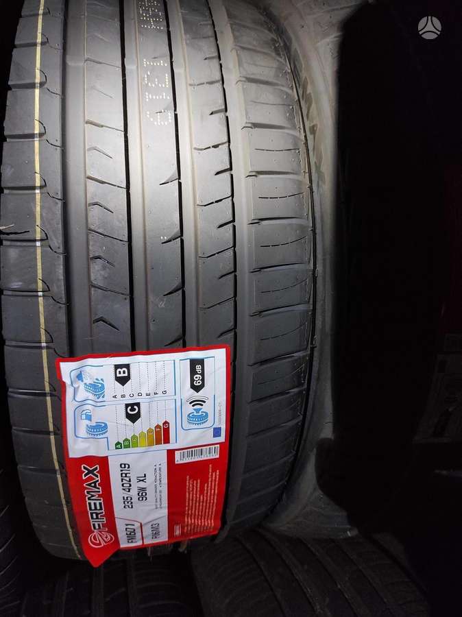 Continental, летние 235/40 R19