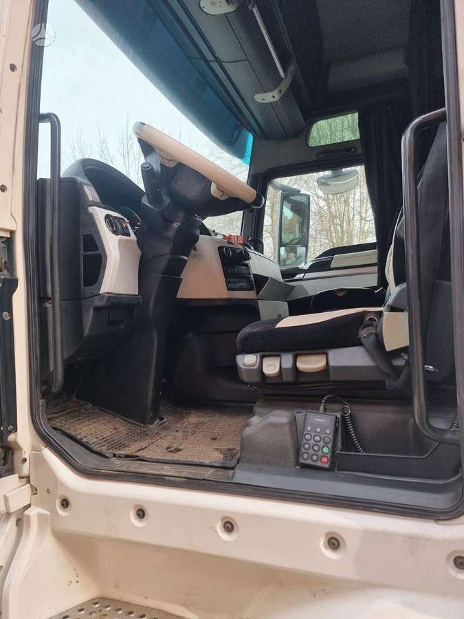 MAN TGX, double sleeper