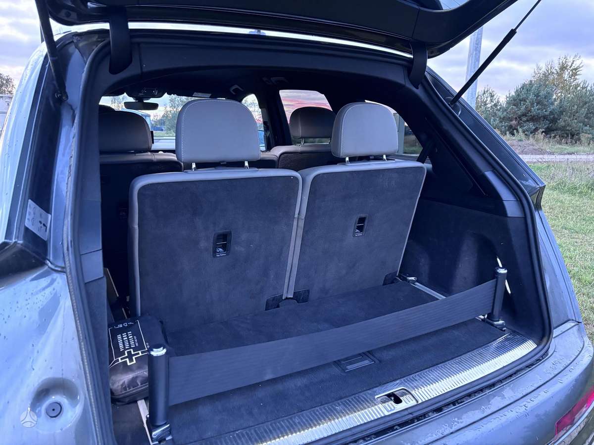 Audi Q7, 3.0 l., off-road / crossover