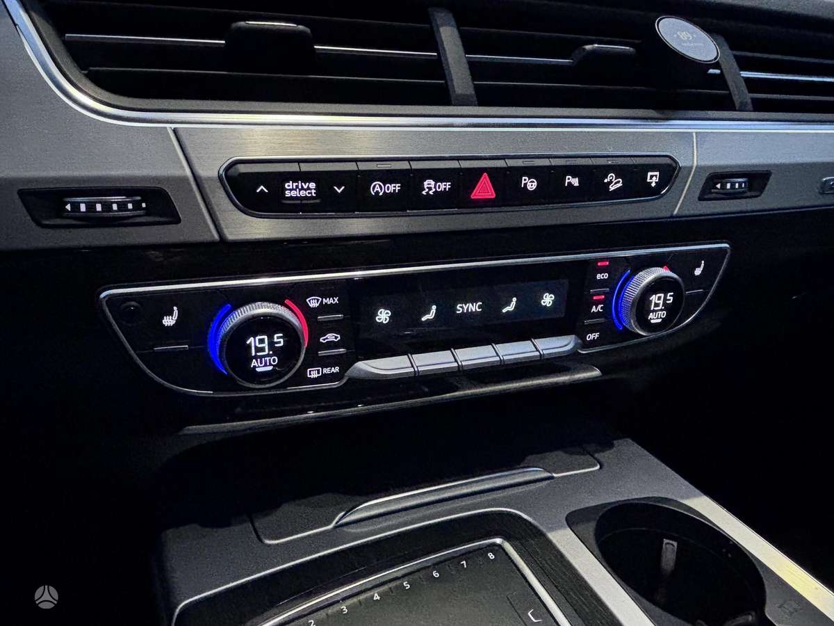 Audi Q7, 3.0 l., off-road / crossover