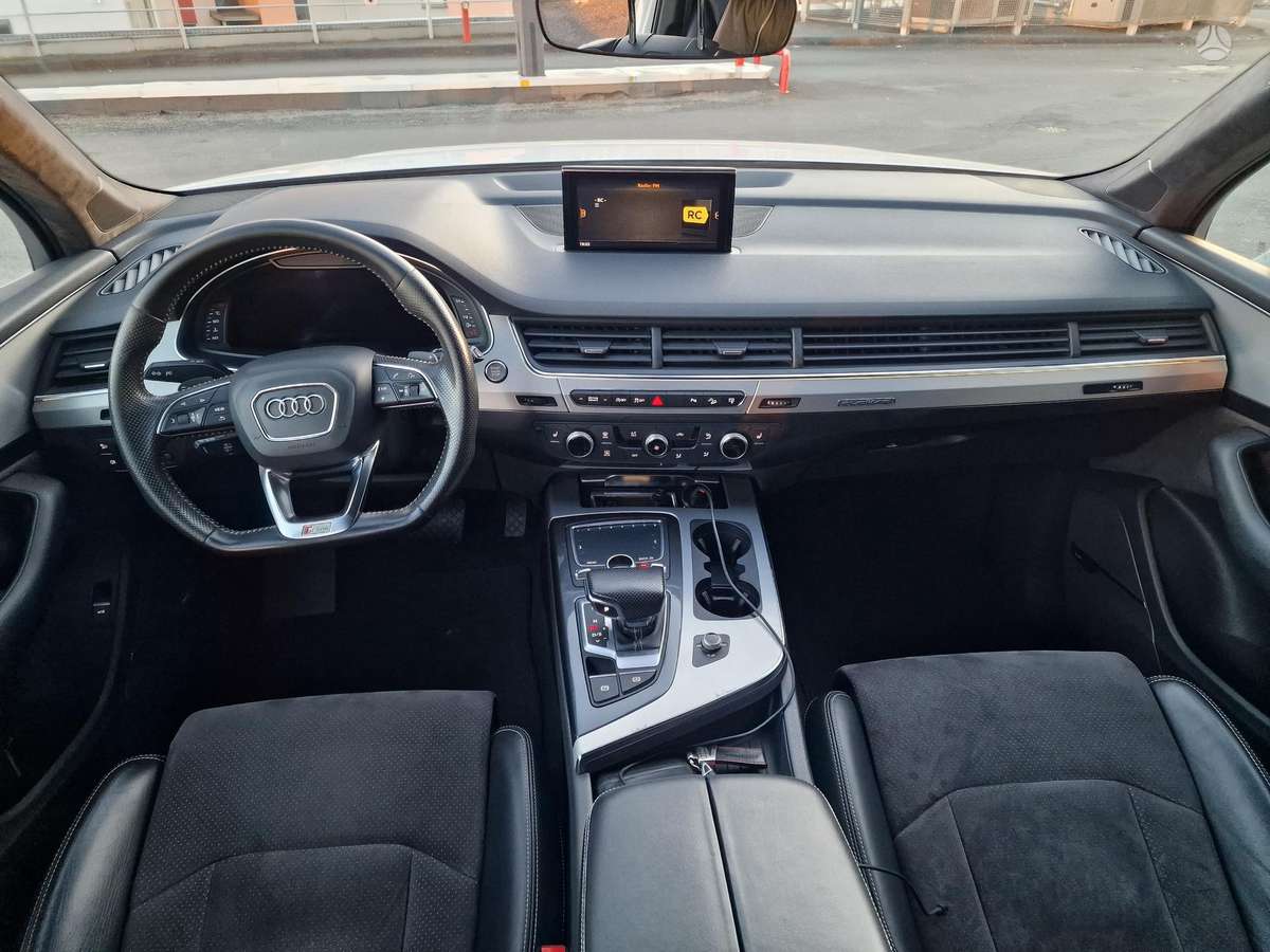 Audi Q7, 3.0 l., off-road / crossover