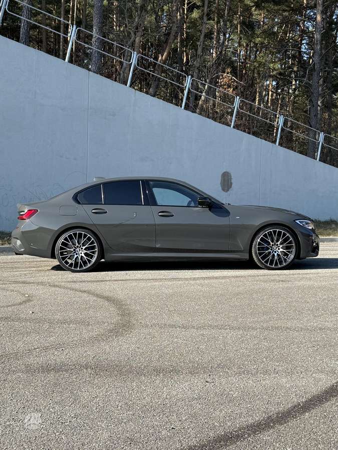 BMW 330, 3.0 l., Седан
