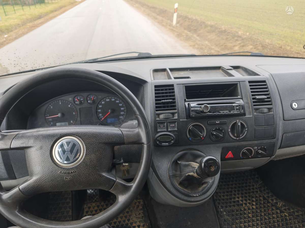 Volkswagen Transporter - 12