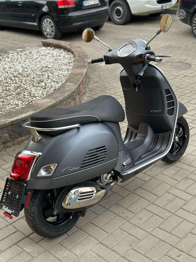 Piaggio Vespa 300cc, scooters / mopeds
