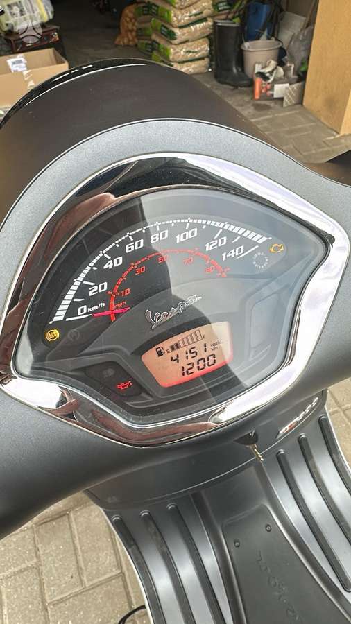 Piaggio Vespa 300cc, scooters / mopeds