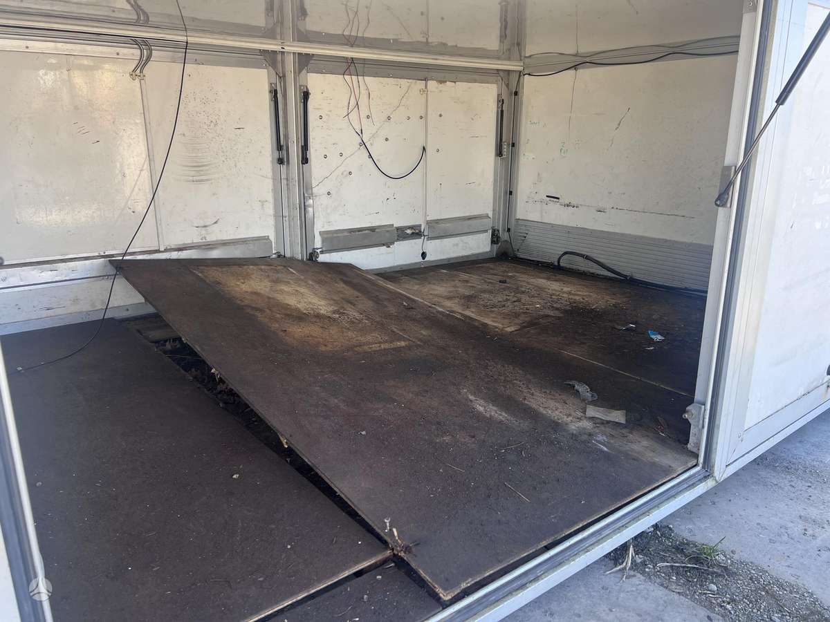 Mercedes-Benz Sprinter, cargo vans