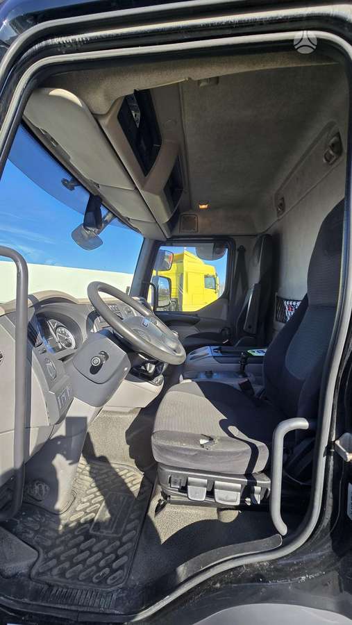 DAF LF 230 FA, kietašoniai