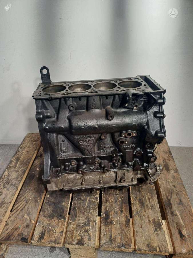Volkswagen Passat, CAW, двигатель