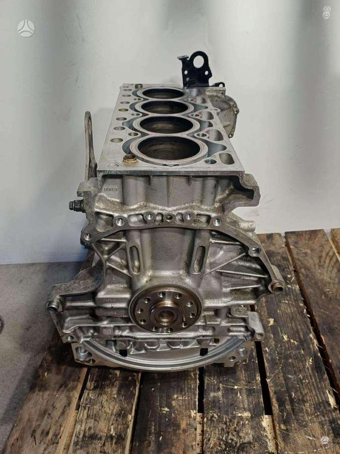 Volvo S60, D4204T8, engine