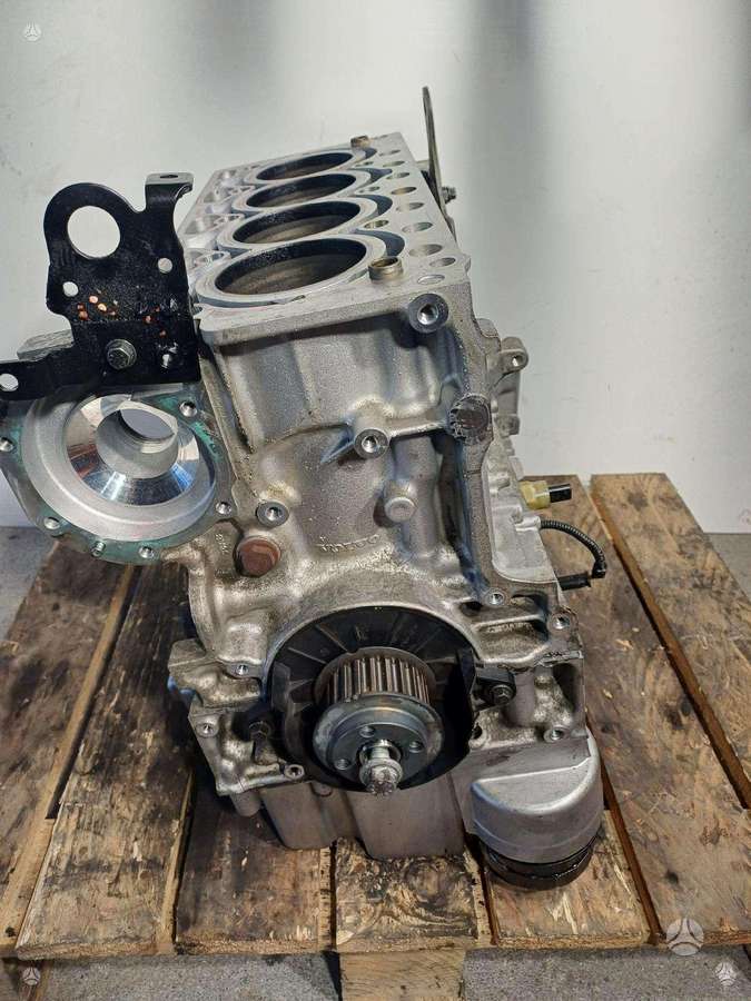 Volvo S60, D4204T8, engine