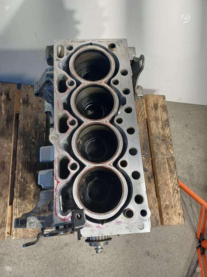 Volvo S60, D4204T8, двигатель