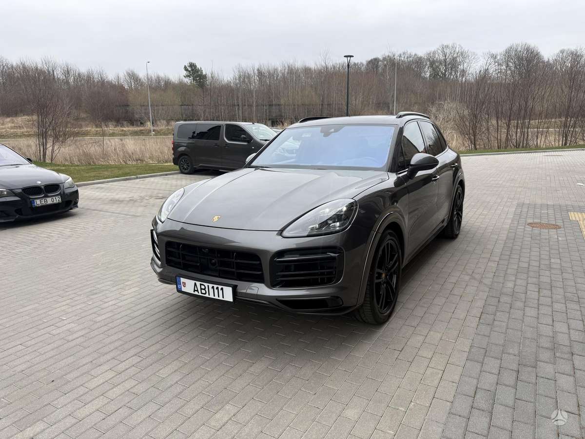 Porsche Cayenne - 1