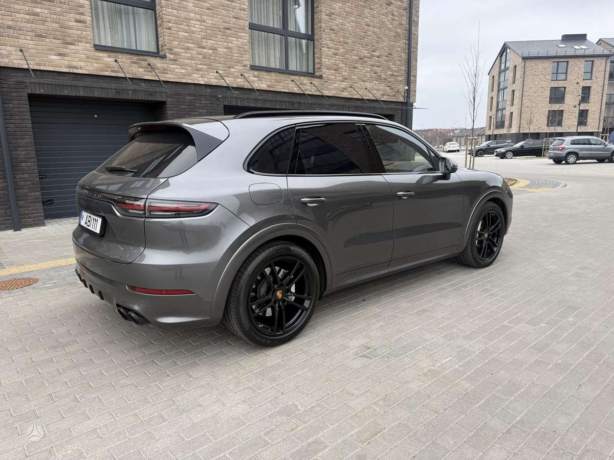 Porsche Cayenne - 4