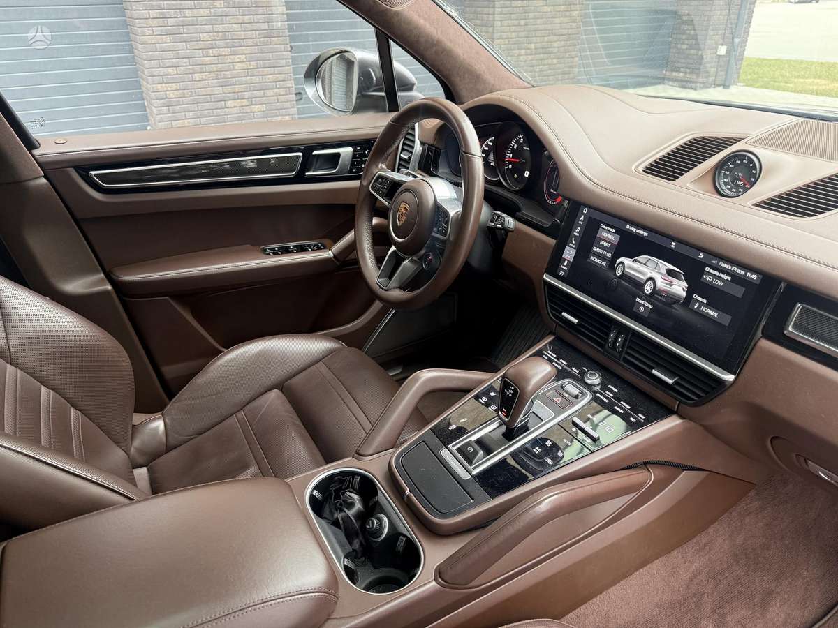 Porsche Cayenne - 8