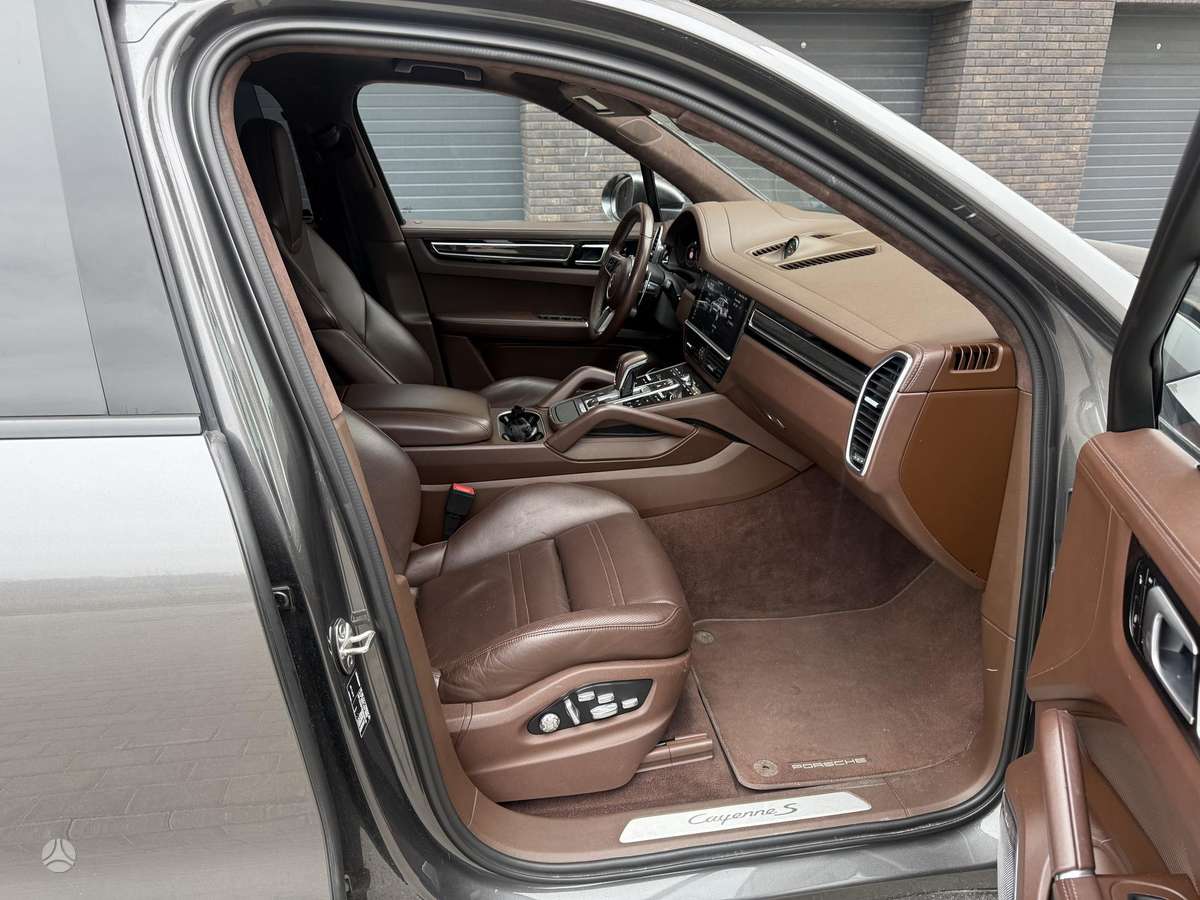 Porsche Cayenne - 9