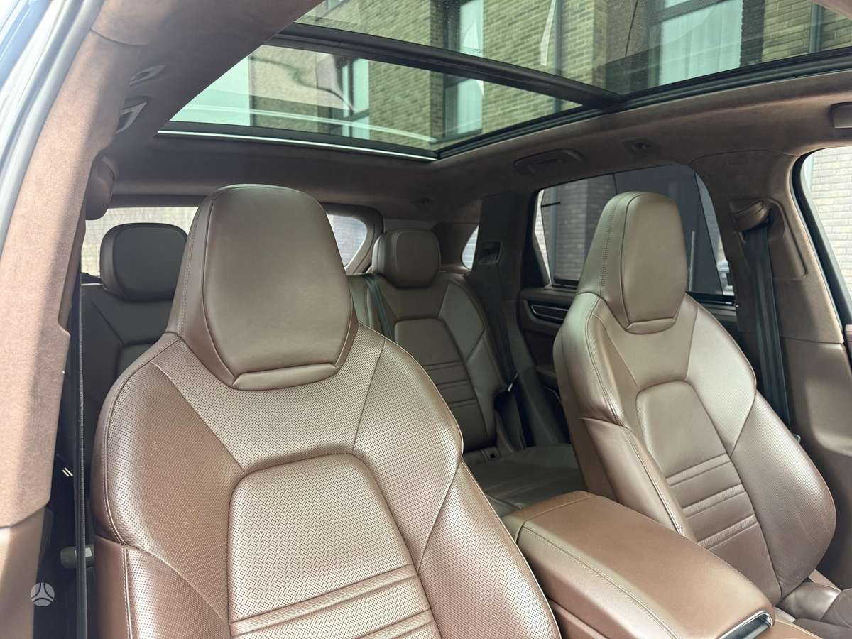 Porsche Cayenne - 11