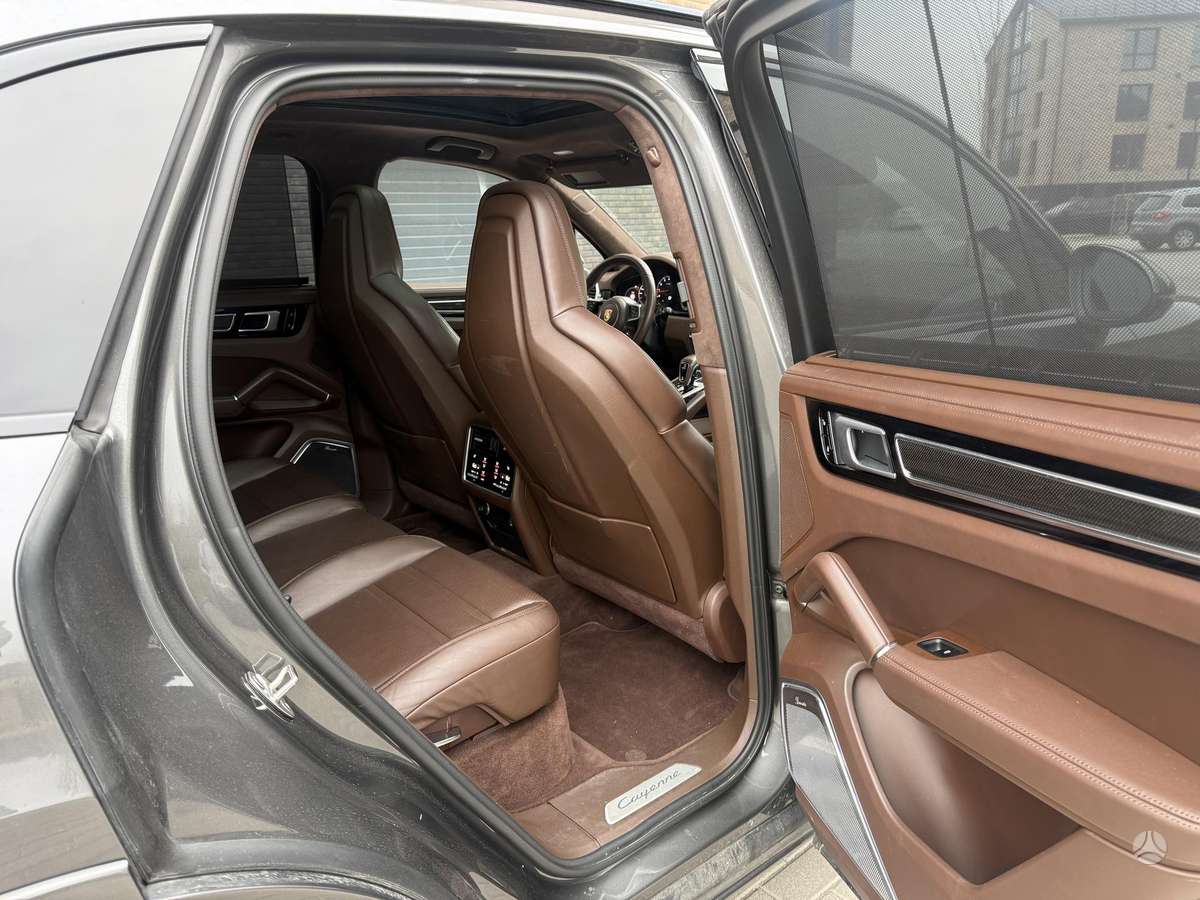 Porsche Cayenne - 12