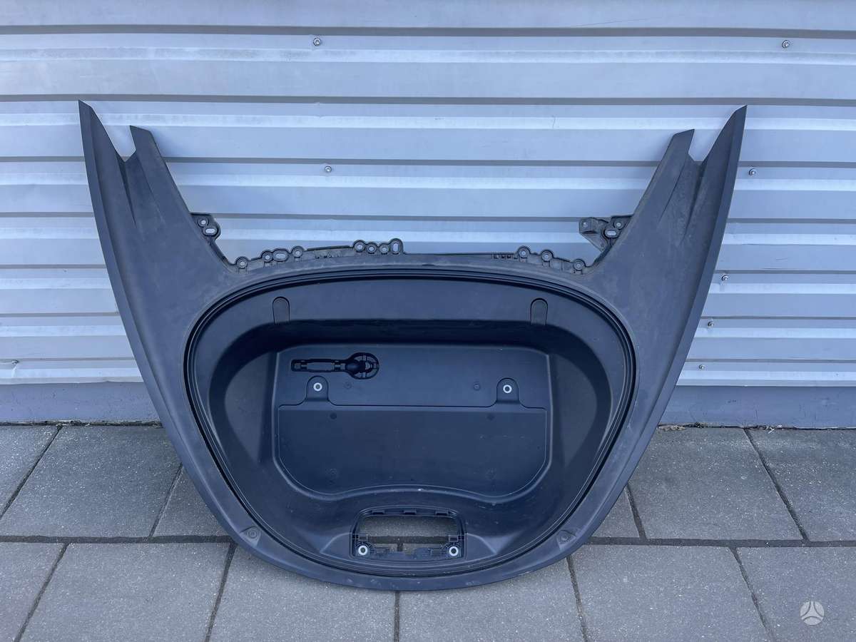 Tesla Model 3 Viskas kas yra nuotraukose