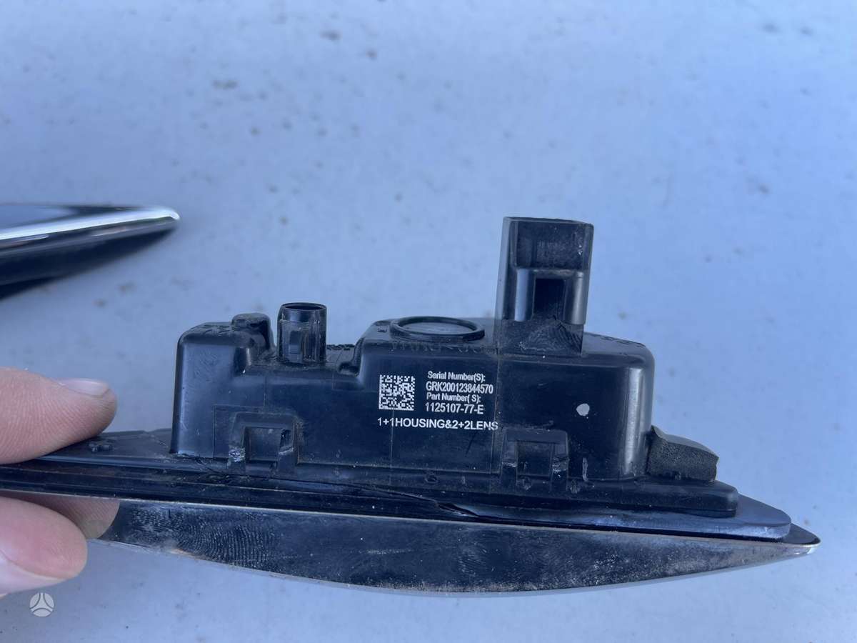 Tesla Model 3 Viskas kas yra nuotraukose