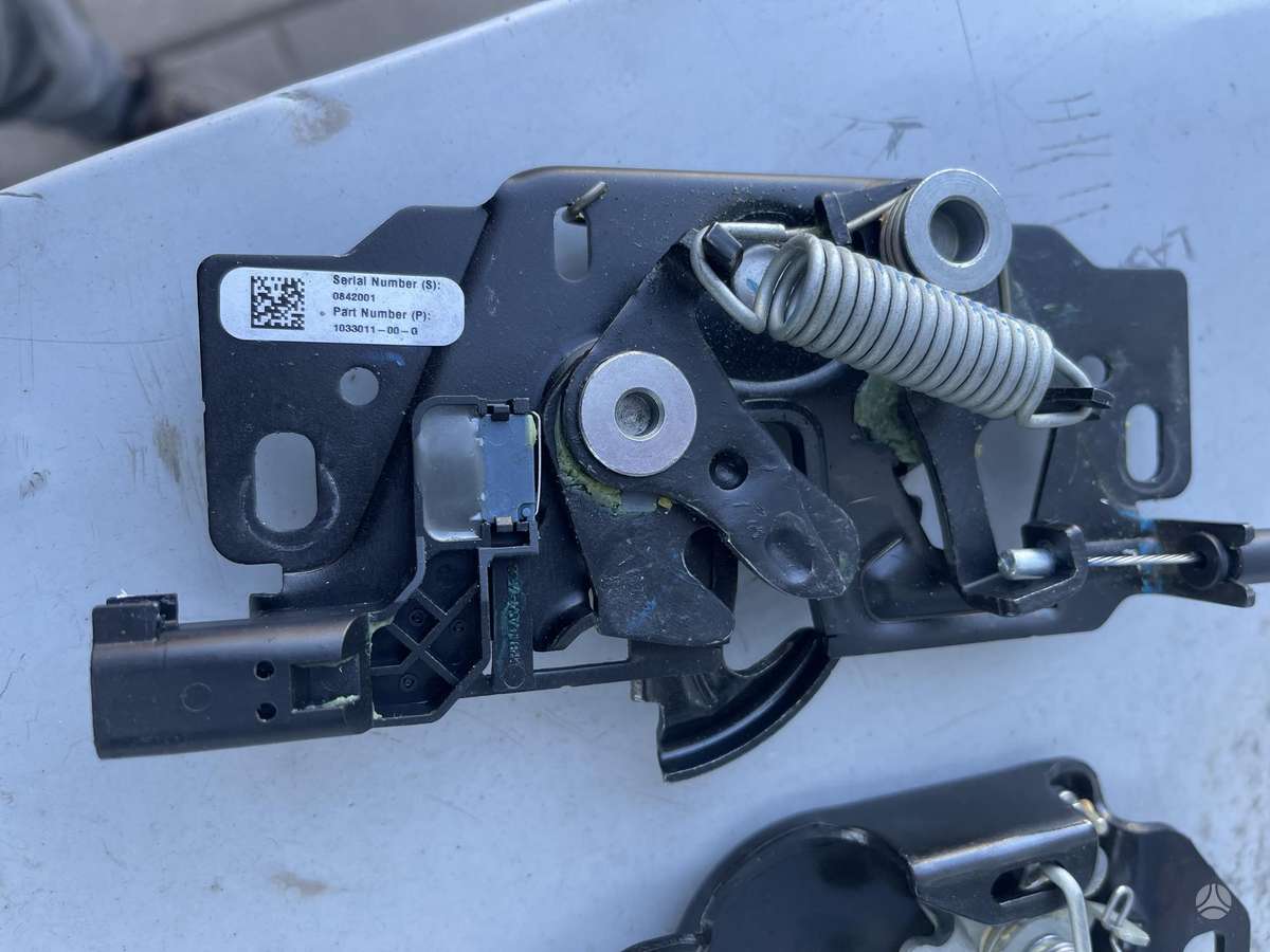 Tesla Model 3 Viskas kas yra nuotraukose