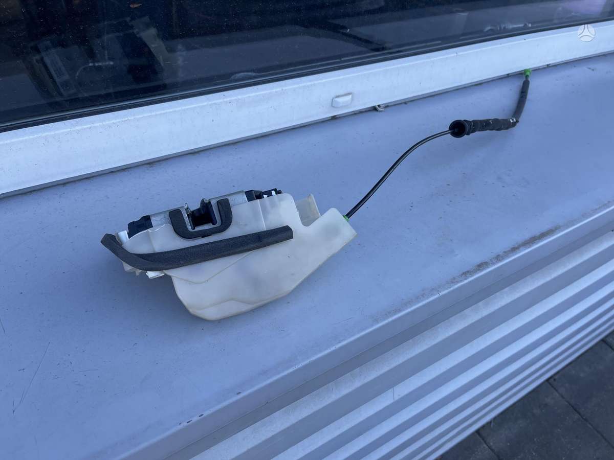 Tesla Model 3 Viskas kas yra nuotraukose