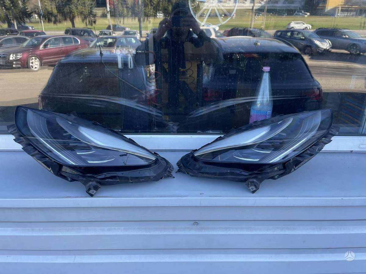 Tesla Model 3 Viskas kas yra nuotraukose