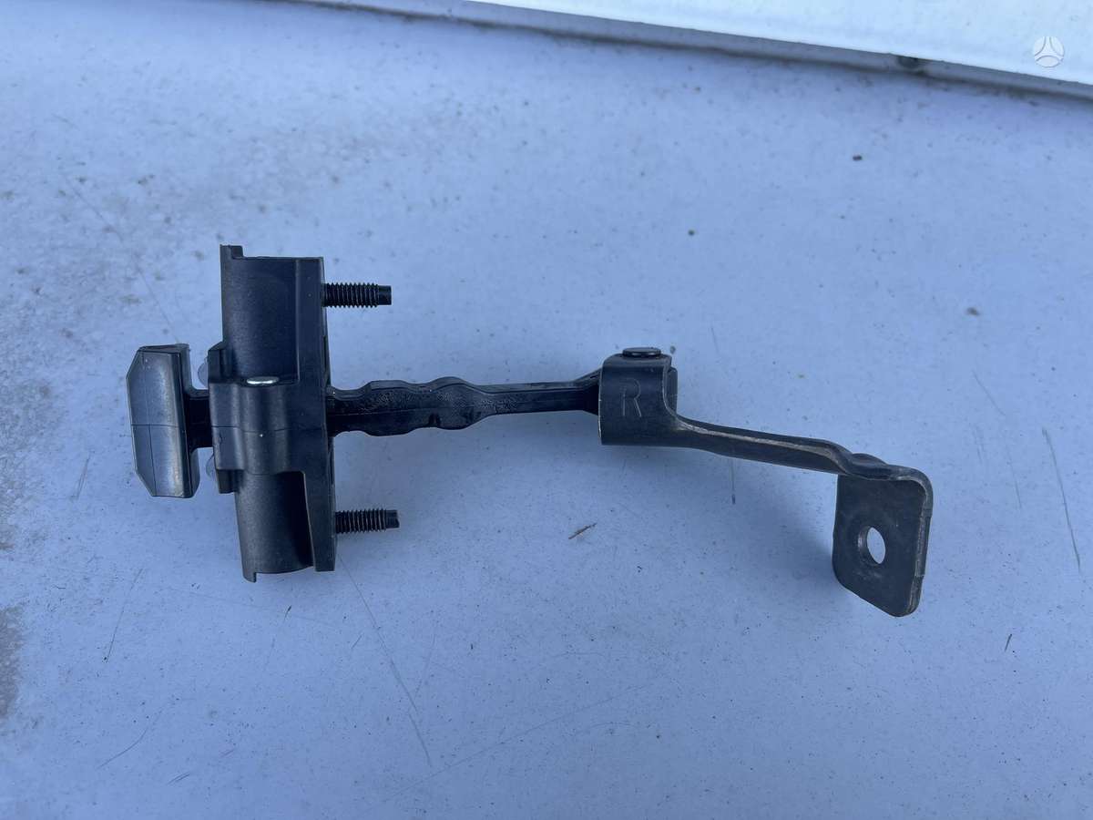 Tesla Model 3 Viskas kas yra nuotraukose