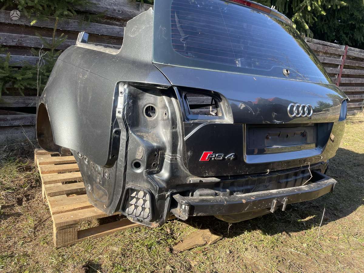 Audi RS 4 детали кузова