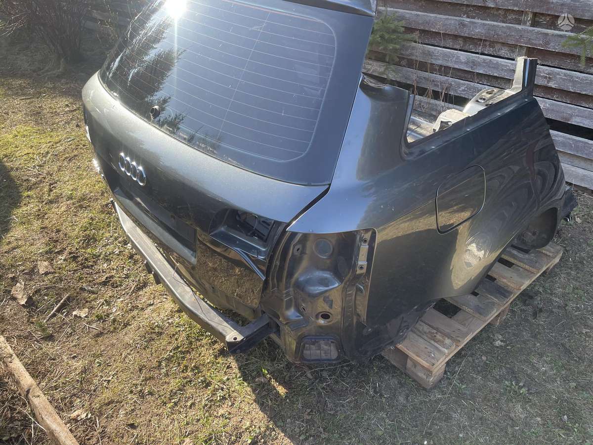 Audi RS 4 kėbulo dalys