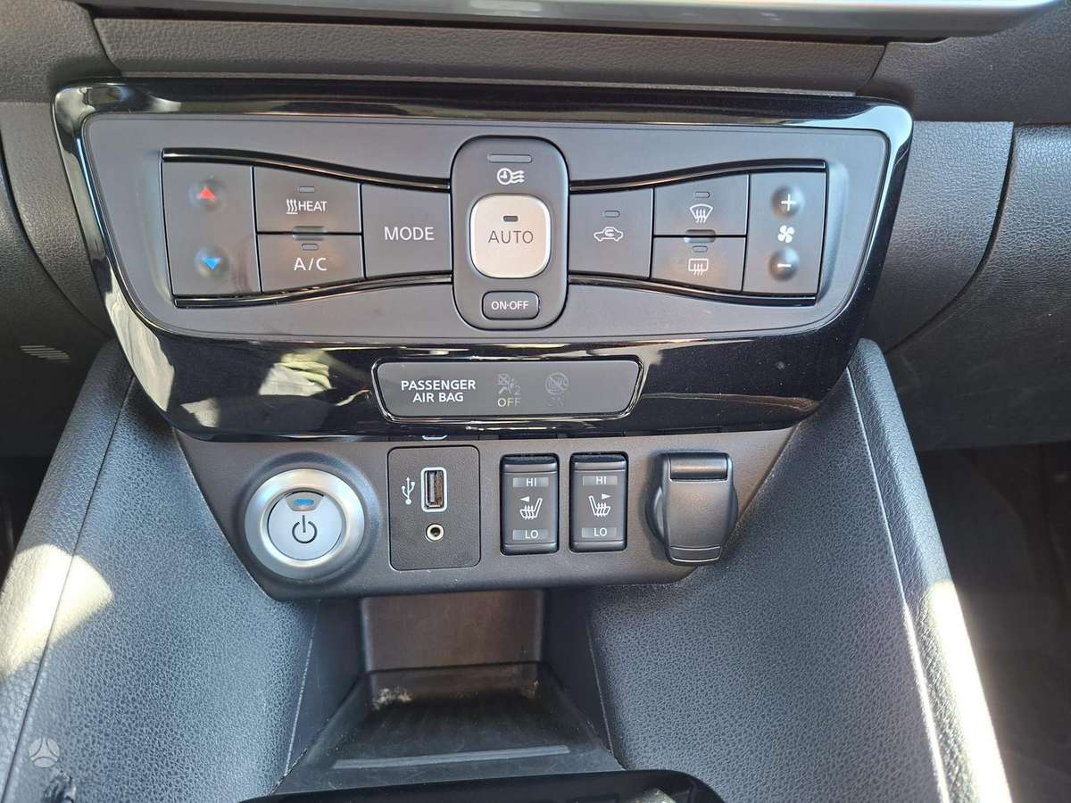 Nissan Leaf, 40 kWh, hatchback