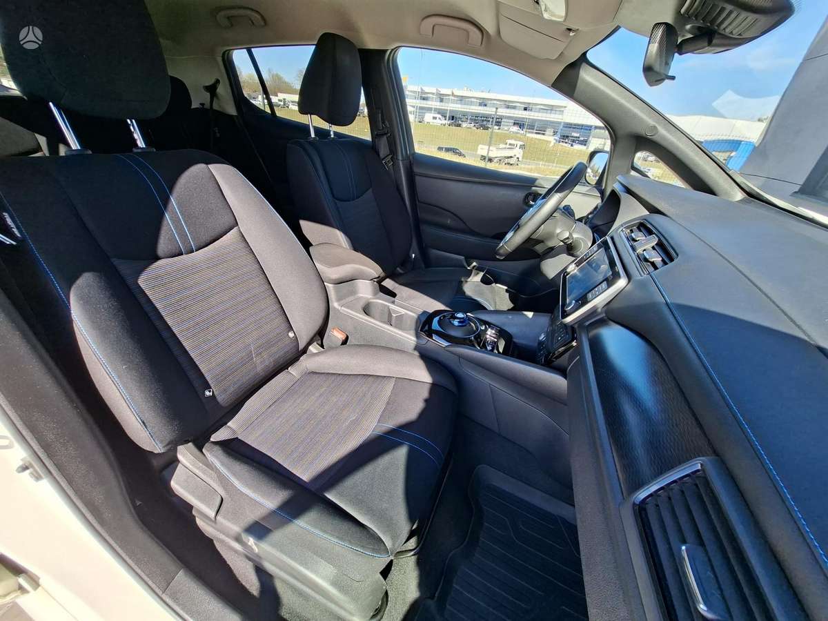Nissan Leaf, 40 kWh, hatchback