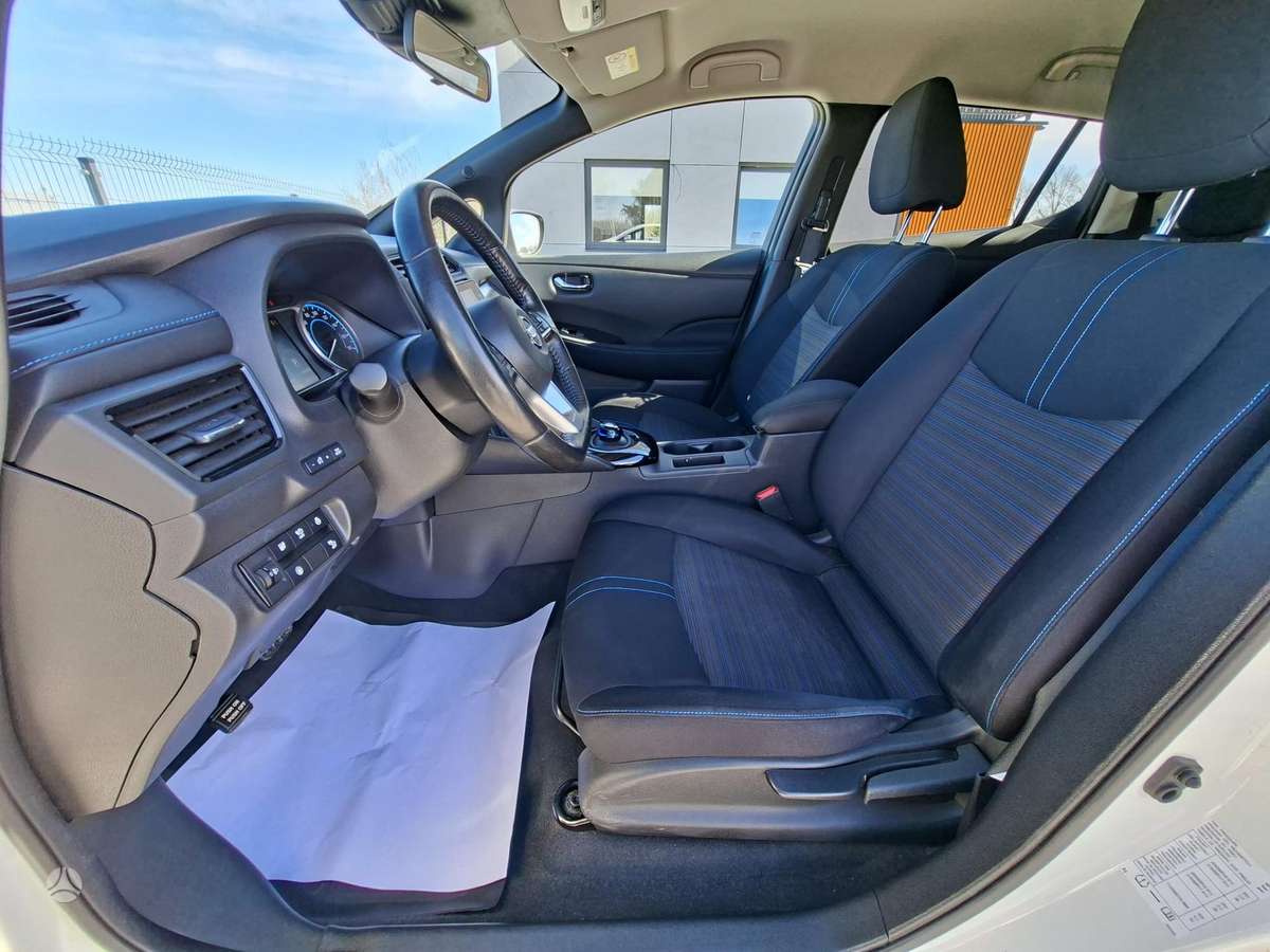 Nissan Leaf, 40 kWh, hatchback