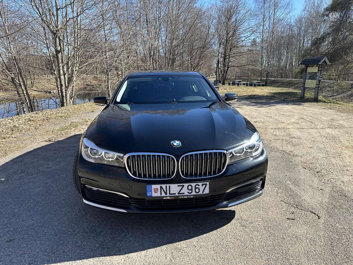 BMW 740, saloon / sedan
