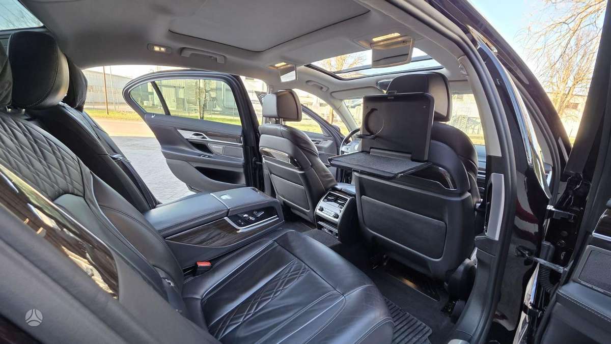 BMW 740, sedanas